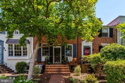 826 S Royal St, Alexandria, VA 22314