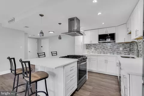 4600 Duke St #303, Alexandria, VA 22304