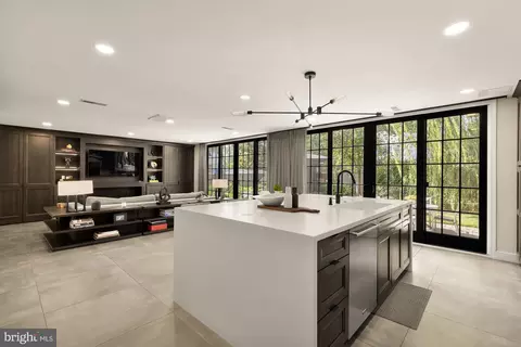 517 Janneys Ln, Alexandria, VA 22302