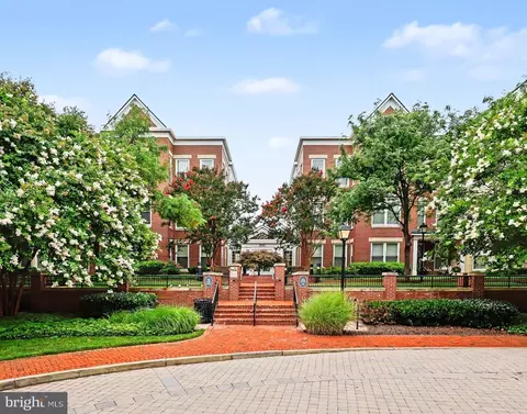 910 Powhatan St #303S, Alexandria, VA 22314