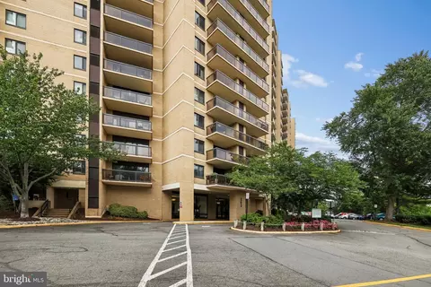 203 Yoakum Pkwy #925, Alexandria, VA 22304