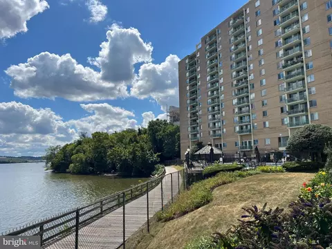 501 Slaters Ln #1001, Alexandria, VA 22314