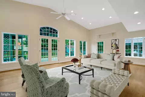 2510 Page Ter, Alexandria, VA 22302