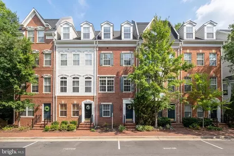 194 Martin Ln, Alexandria, VA 22304
