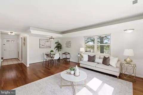 5902 Mayflower Ct, Alexandria, VA 22312
