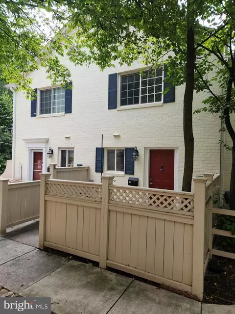 5272 Maris Ave, Alexandria, VA 22304