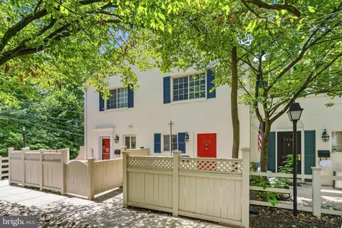 5272 Maris Ave, Alexandria, VA 22304
