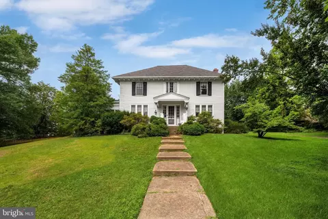 1803 Orchard St, Alexandria, VA 22302