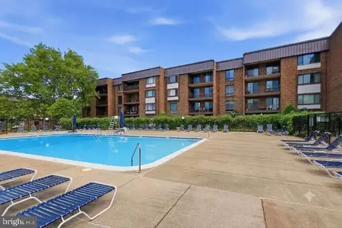 104 Roberts Ln #100, Alexandria, VA 22314