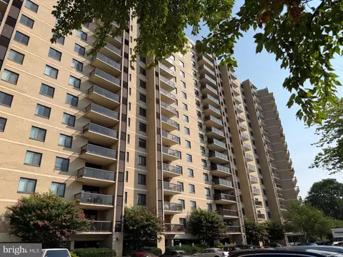 203 Yoakum Pkwy #920, Alexandria, VA 22304