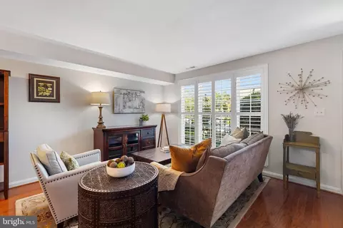2511 N Dearing St, Alexandria, VA 22302