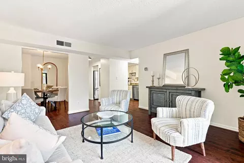 805 N Howard St #121, Alexandria, VA 22304
