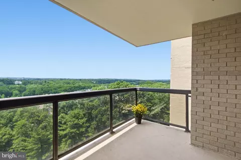 307 Yoakum Pkwy #1104, Alexandria, VA 22304