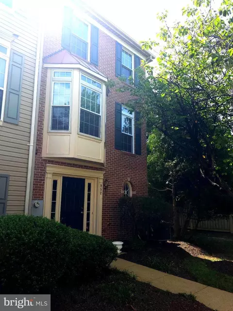 952 Harrison Cir, Alexandria, VA 22304