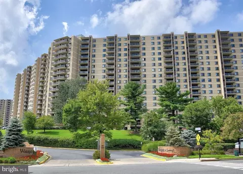 205 Yoakum Pkwy #914, Alexandria, VA 22304