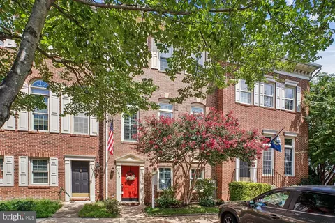 2408 Garnett Dr, Alexandria, VA 22311