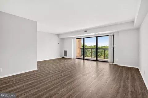 307 Yoakum Pkwy #802, Alexandria, VA 22304