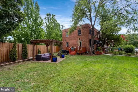245 Buchanan St, Alexandria, VA 22314