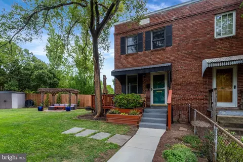 245 Buchanan St, Alexandria, VA 22314