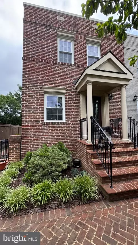 323 Mount Vernon Ave, Alexandria, VA 22301