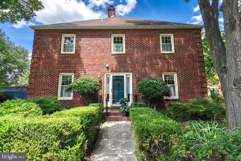 445 Old Town Ct, Alexandria, VA 22314