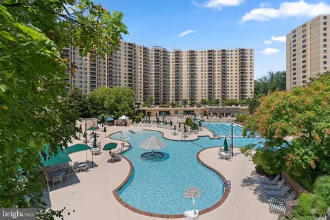 309 Yoakum Pkwy #406, Alexandria, VA 22304