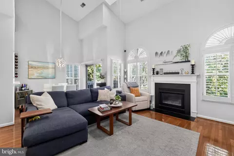2331 Henshaw Pl #301, Alexandria, VA 22311