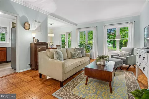 3702 Valley Dr, Alexandria, VA 22302