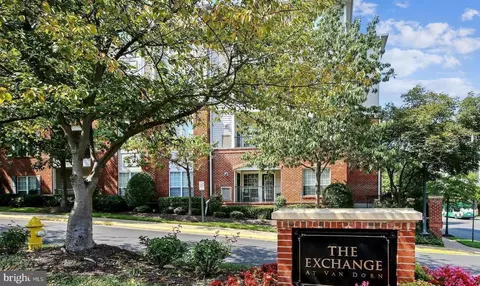 4870 Eisenhower Ave #407, Alexandria, VA 22304