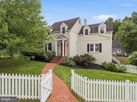 200 Pine St, Alexandria, VA 22305