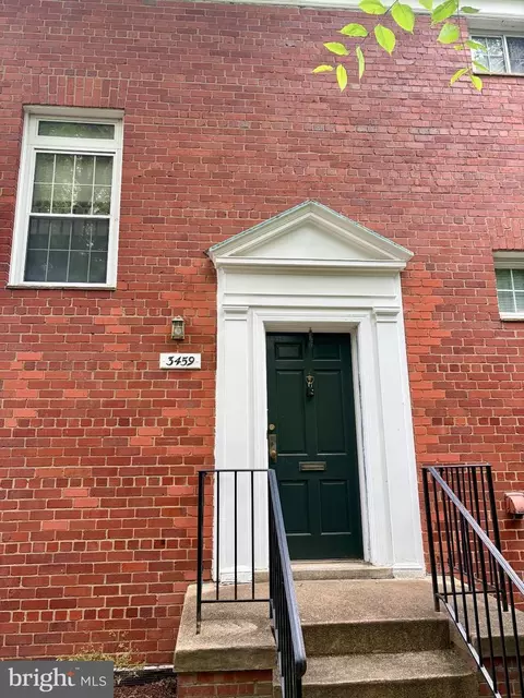 3459 Martha Custis Dr, Alexandria, VA 22302