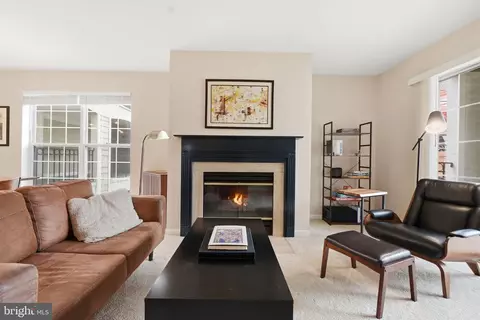 1100 Quaker Hill Dr #305, Alexandria, VA 22314