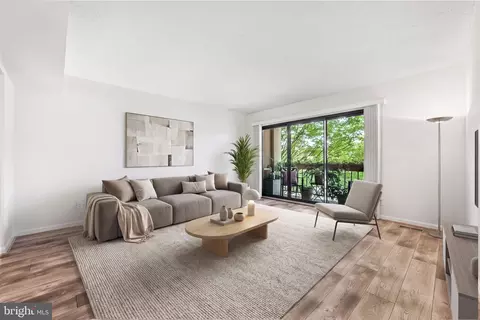 801 N Howard St #106, Alexandria, VA 22304