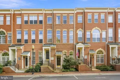 4916 Barbour Dr #B, Alexandria, VA 22304