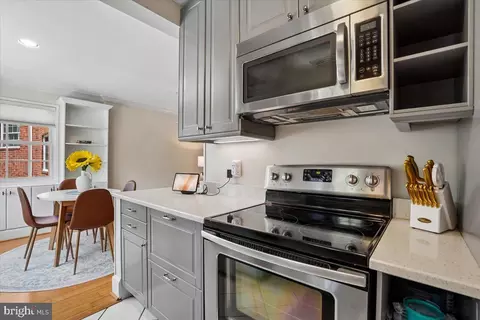 1734 W Abingdon Dr #201, Alexandria, VA 22314