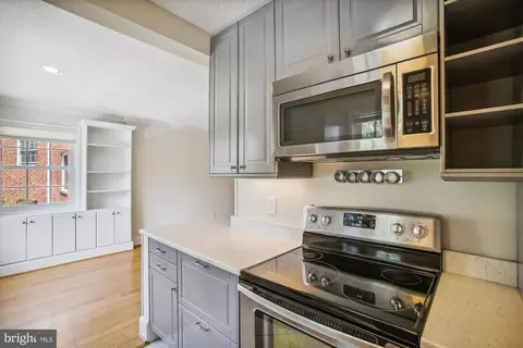 1734 W Abingdon Dr #201, Alexandria, VA 22314