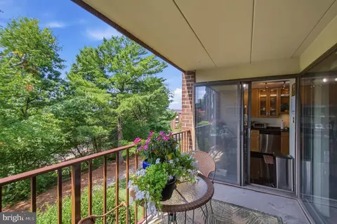 106 Roberts Ln #201, Alexandria, VA 22314