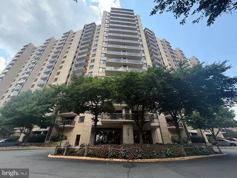 309 Yoakum Pkwy #1416, Alexandria, VA 22304