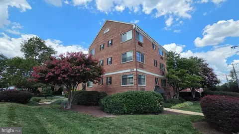 820 S B S Washington St #227, Alexandria, VA 22314