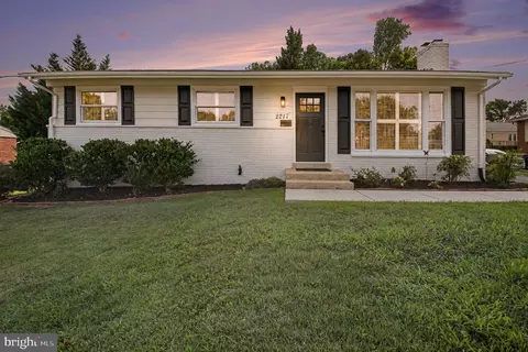 2217 N Earley St, Alexandria, VA 22302