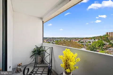 5911 Edsall Rd #608, Alexandria, VA 22304