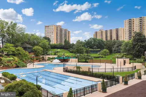205 Yoakum Pkwy #915, Alexandria, VA 22304
