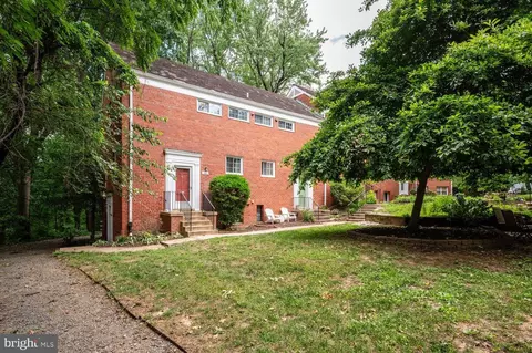 1557 Mount Eagle Pl, Alexandria, VA 22302