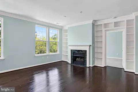 4950 Brenman Park Dr #308, Alexandria, VA 22304