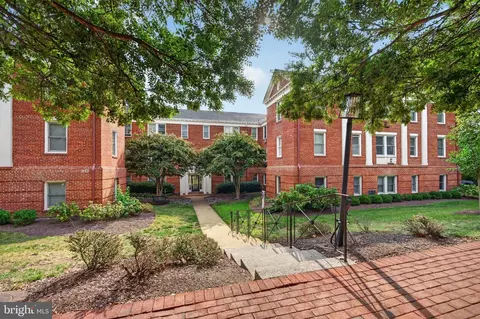 922 S Washington St #305, Alexandria, VA 22314