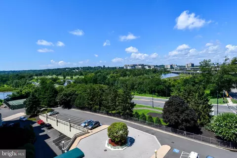 1250 S Washington St #714, Alexandria, VA 22314