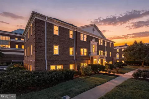 718 S Washington St #101, Alexandria, VA 22314