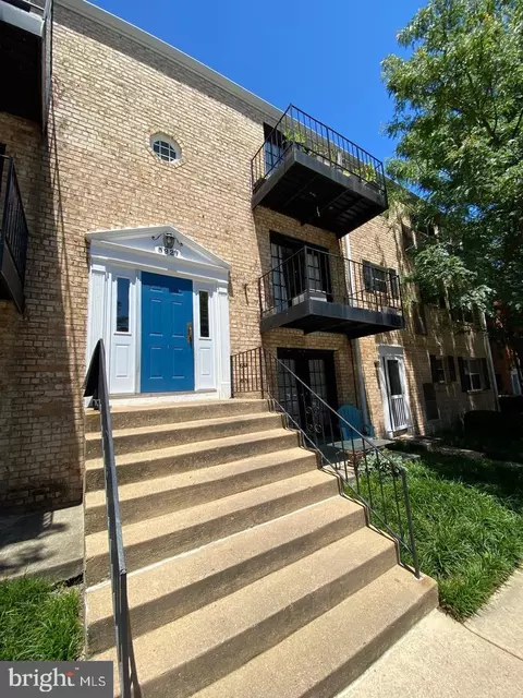 5927 Quantrell Ave #204, Alexandria, VA 22312