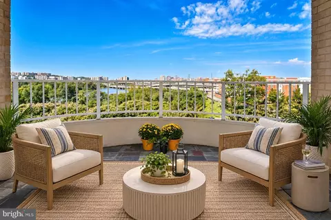 1250 S Washington St #604, Alexandria, VA 22314