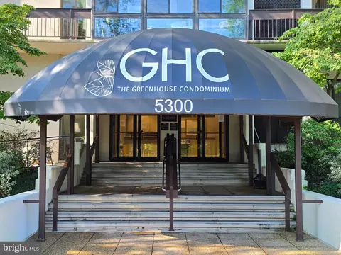 5300 Holmes Run Pkwy #814, Alexandria, VA 22304